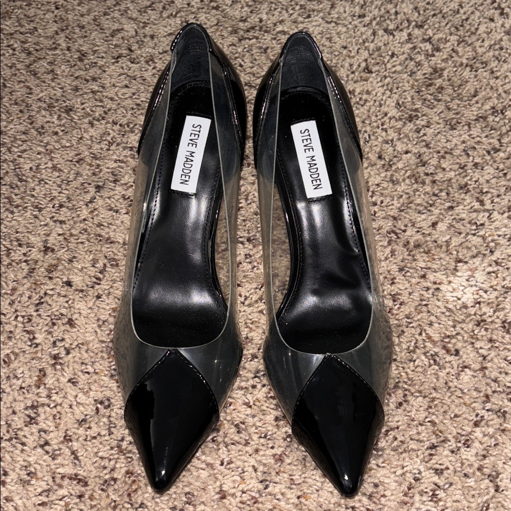 Steve Madden-Malibu Black Patent Vinyl Pointed-Toe Pumps size 9 - Picture 7 of 9